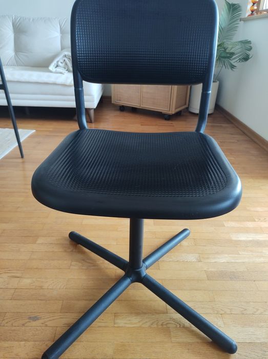 Продавам стол от Икея