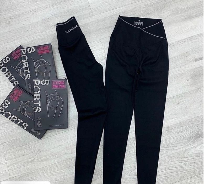 Спортни клинове от лека и еластична материя