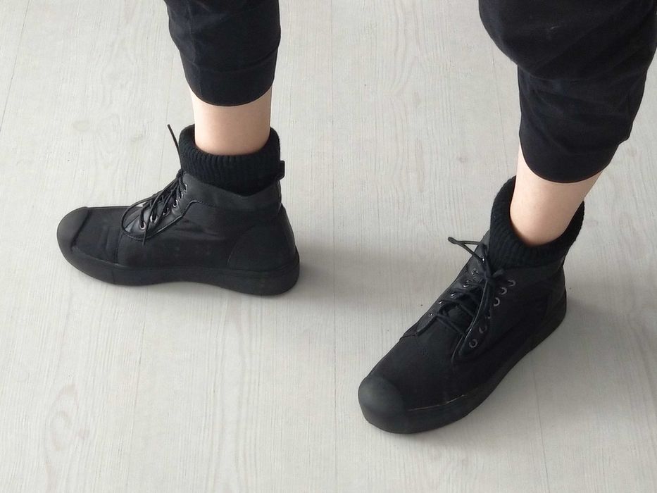 Продам женские ботинки