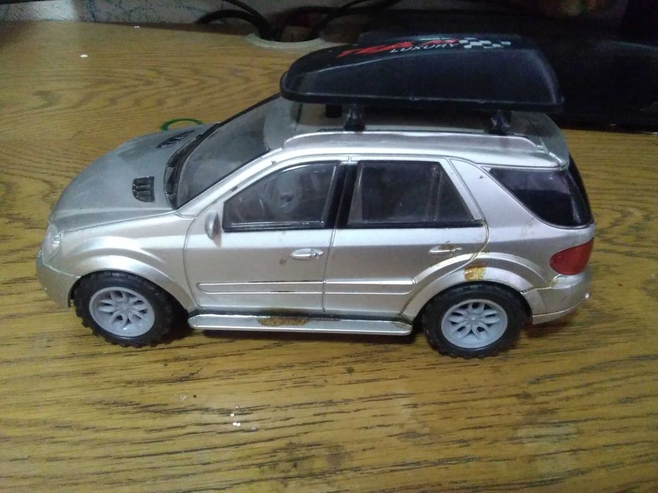 Продаётся игрушечная машина