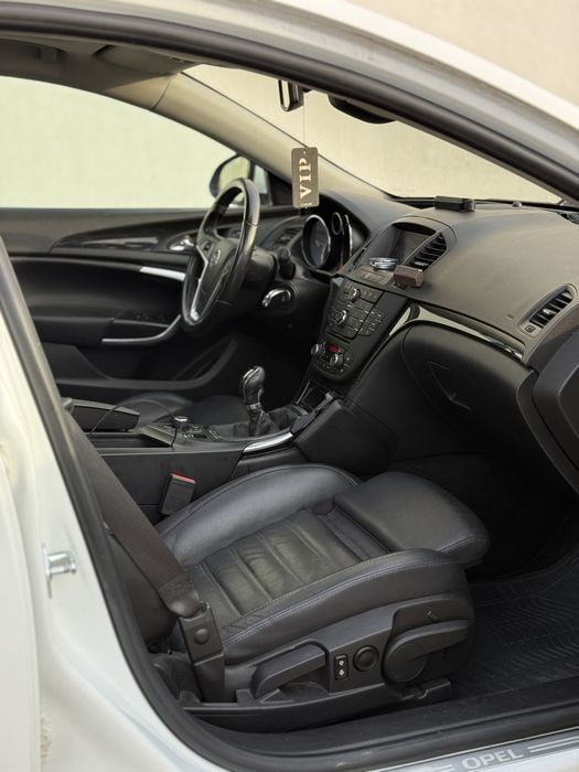 De vânzare – Opel Insignia 2.0 CDTI 2010  Full Options