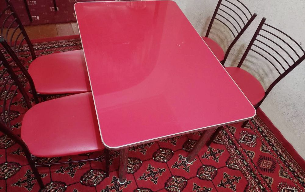 Столы 3, стулья 18 штук