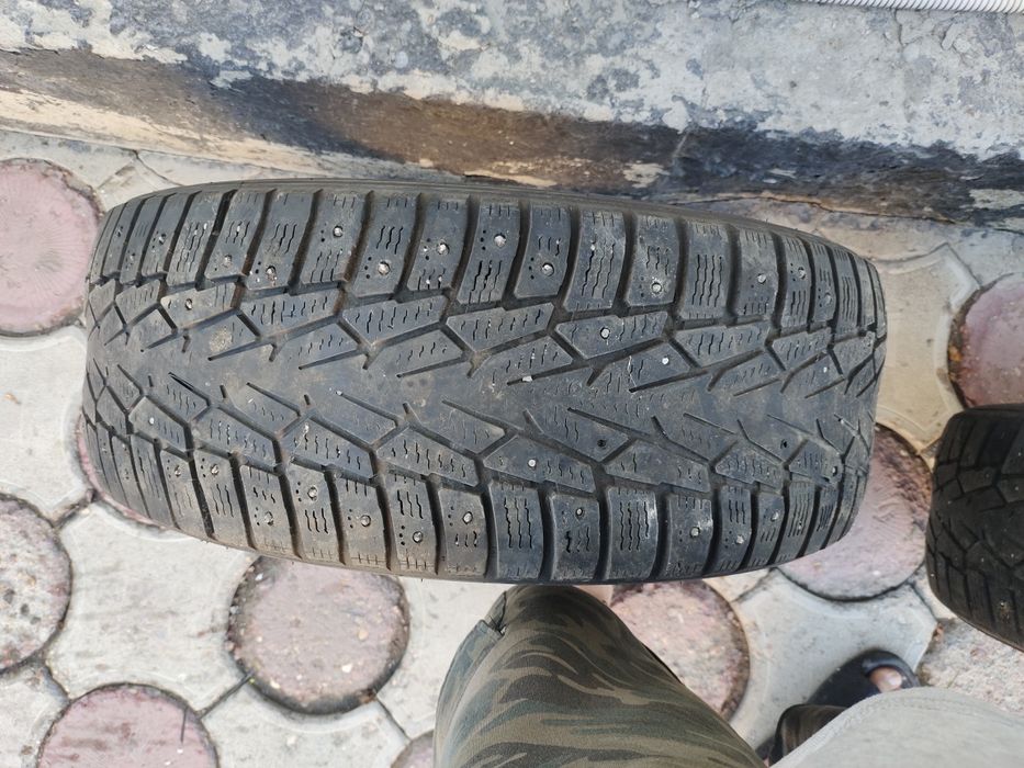 Шины 2 шт  за десять тысяч