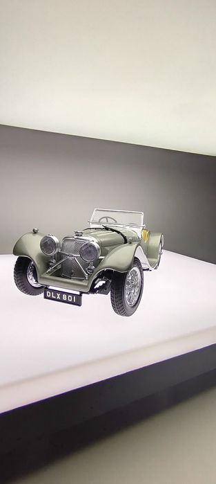 Macheta Jaguar SS100 scala 1 18 Bburago