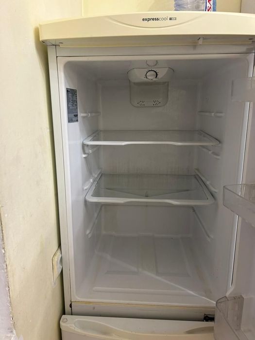 Продам холодильник буу