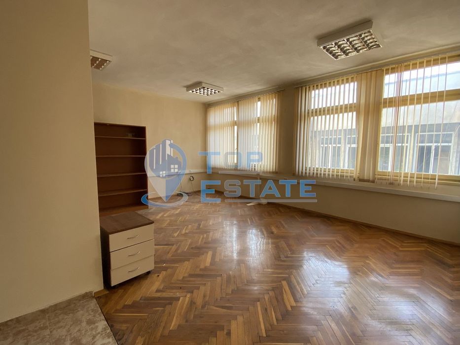 Продава се Офис в Горна Оряховица - 390 кв.м за 301 €/кв.м - Снимка #4