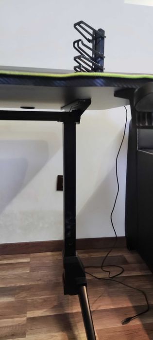 Ultradesk, геймърско бюро като ново със аксесоари