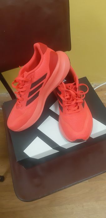 Маратонки- адидас