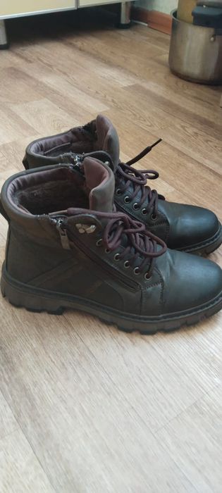 Продам мужские зимние ботинки