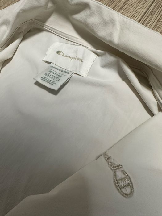 Ветровка на Champion.