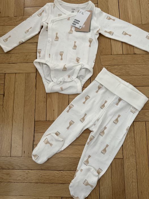 Нов комплект бебешки дрешки боди и ританки Sophie la giraffe