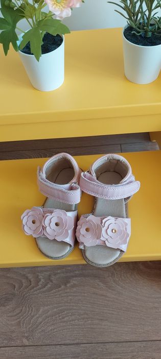 Нови бебешки сандали Mayoral 19 номер, H&M 18-19н, Nelli Blu 20н