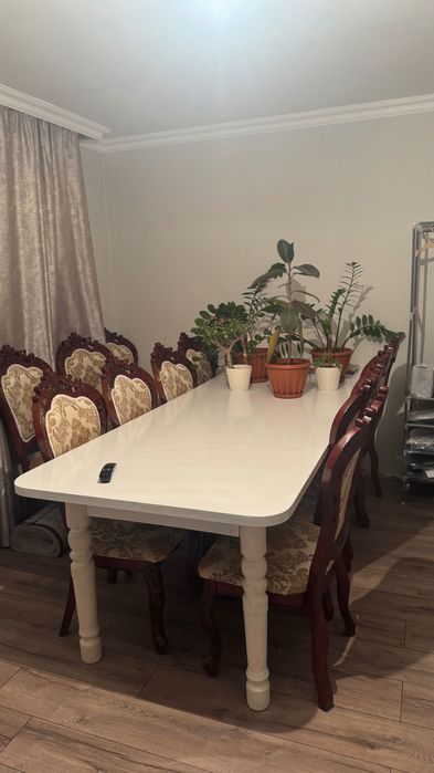 Продается стол со стульями