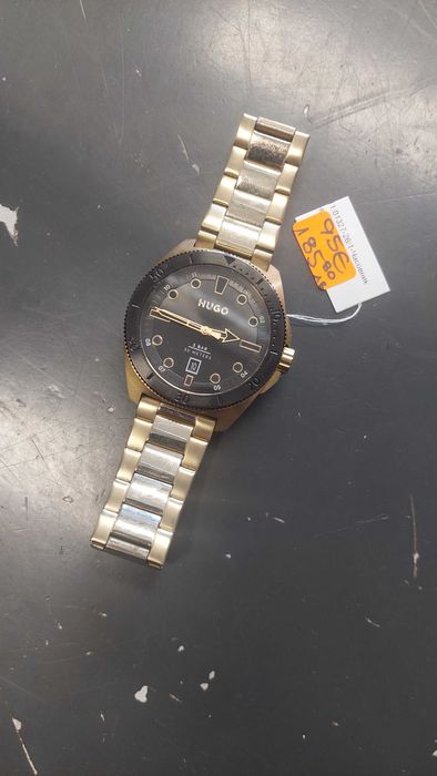 Часовник HUGO (gold)