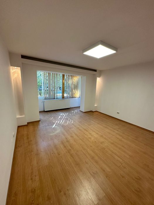 Spatiu comercial / Apartament cu acces din strada de închiriat