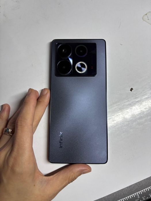 Infinix NOTE 40.
