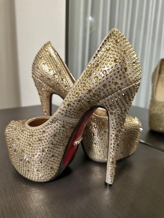 Туфли на каблуках