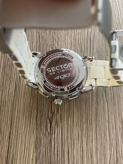 Часовник Sector два модела ( цената е обща )