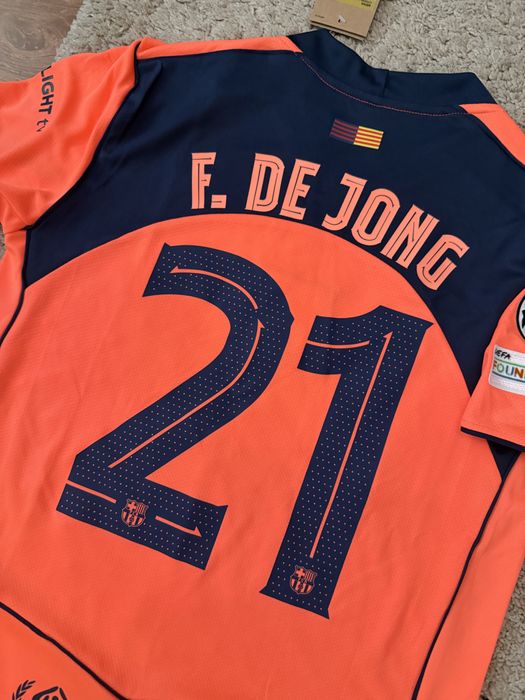 Tricou De Jong.