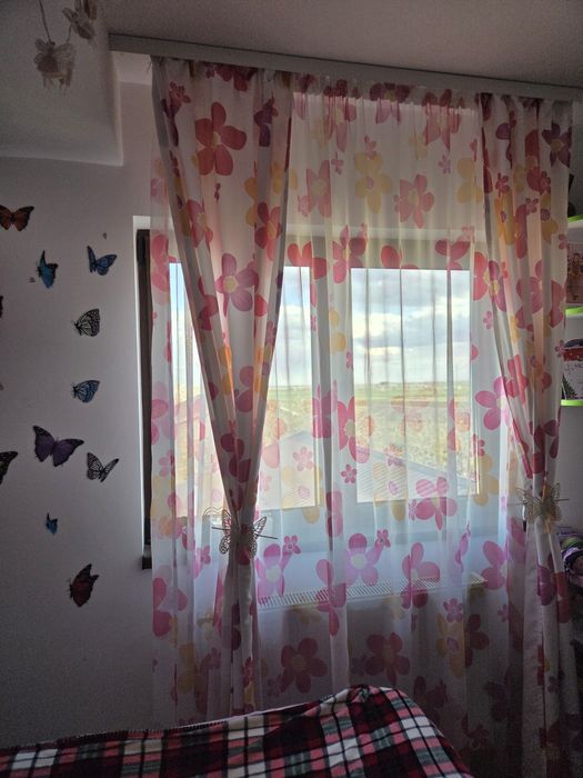 Perdele si draperii 
Dimensiuni draperie (2 bucăți):  înălți