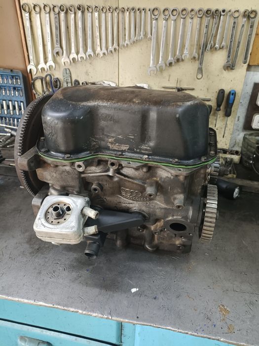 Продам двигатель Ауди Фольксваген 2.0