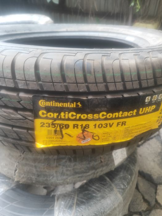 Continental conticrosscontact UHP 235/60 R18 103 V