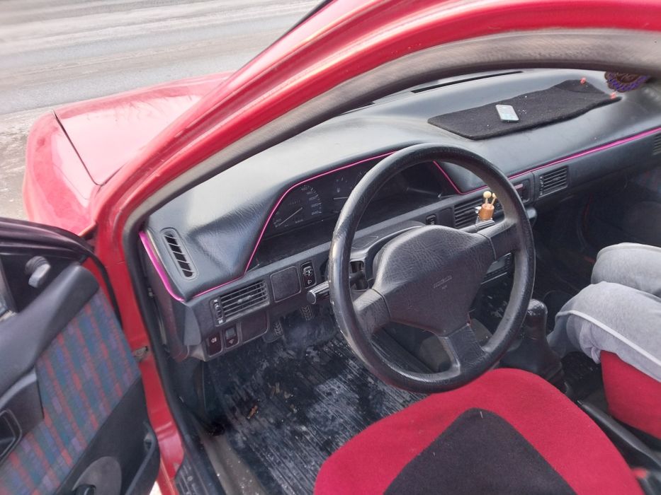 Мазда 323 на ходу