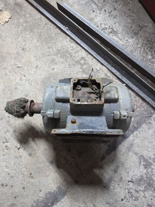 Продам 2 электро двигателя