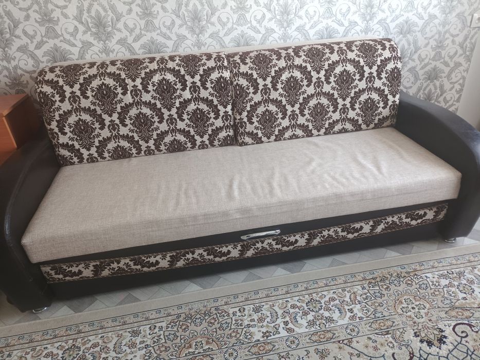 Продается Диван в хорошем состояние