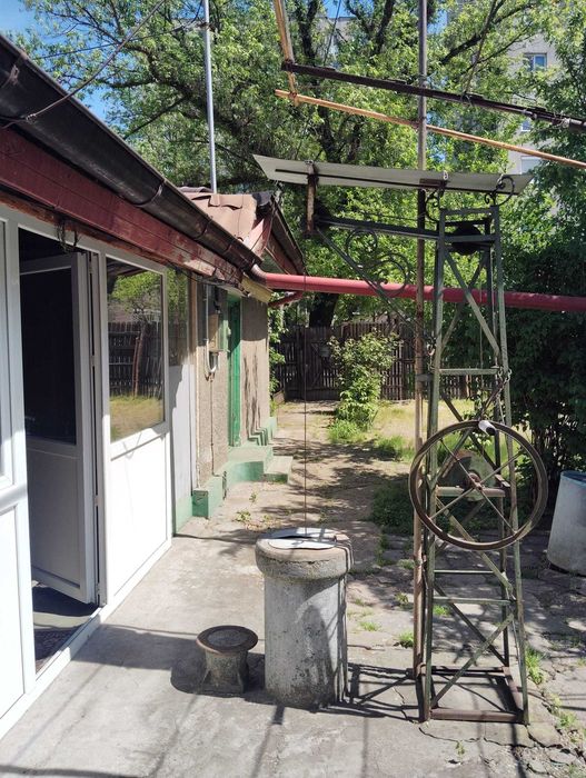 De vânzare casă bătrânească + teren 300 mp – Șoseaua Sălaj