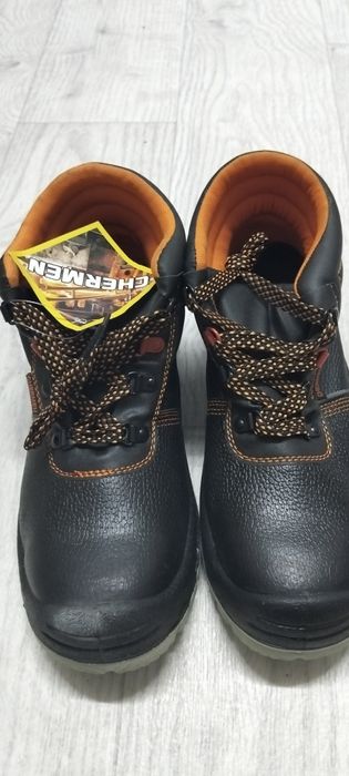 Специальные ботинки