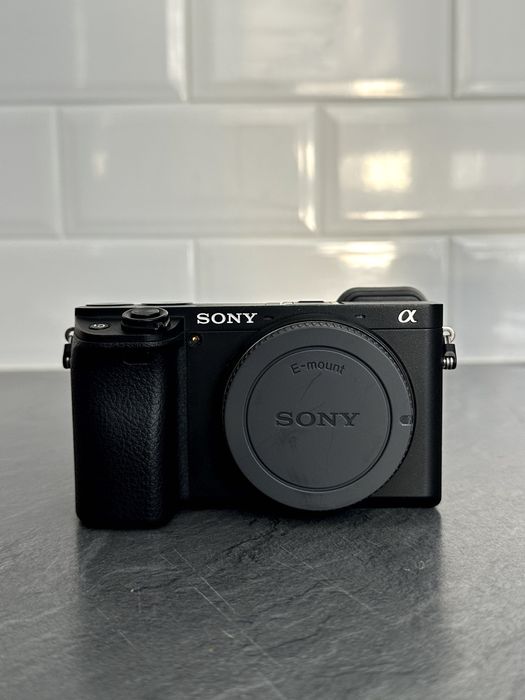 Sony a6400 + Sony 18-135mm f/3.5-5.6 + Sigma 30mm f/1.4