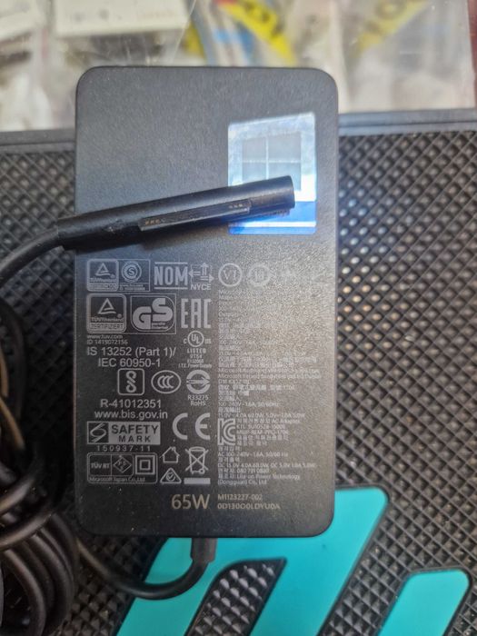 Aдаптер Microsoft Surface 65W, модел 1706.  Модел: 1706 (65W