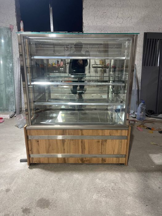 Торт ва ширинликлар учун витрина