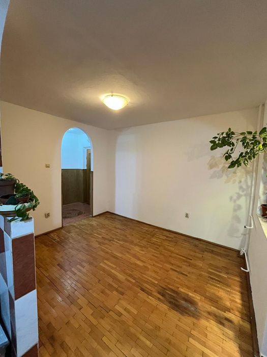 Vând garsonieră zona Prundu rond Lânăriei