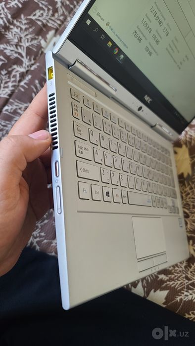 NEC LaVie — i5-7200U | 4GB RAM | 128GB SSD | 13.3" FHD Touch 360