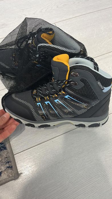 Дамски туристически обувки