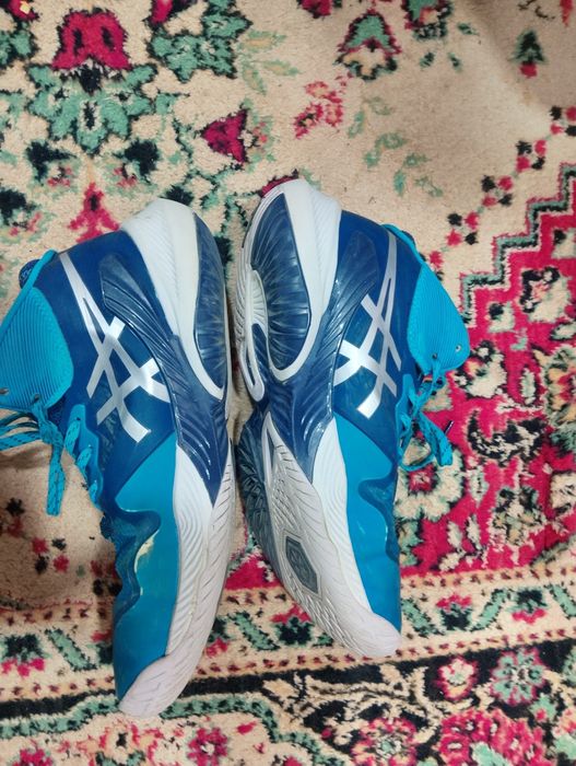 Кроссовки волкйбольные