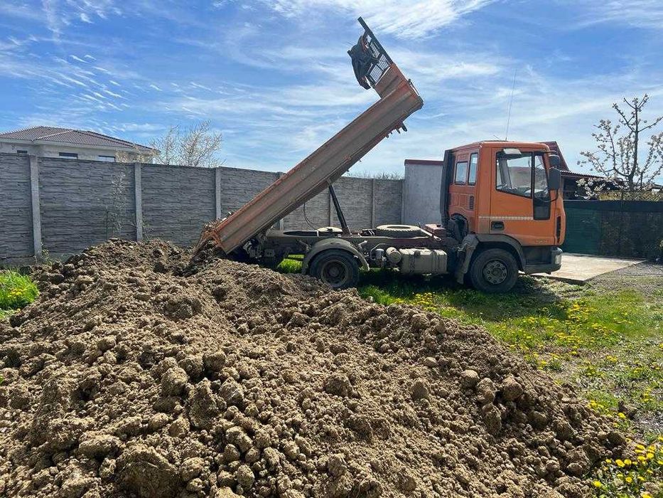 Nisip piatra sort pamant balast lucrari cu miniexcavator si bobcat