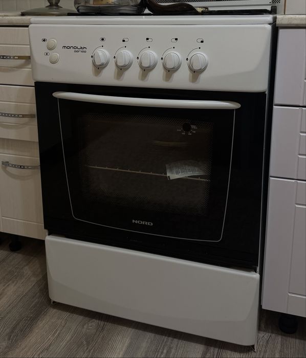 Продаем газовую плиту