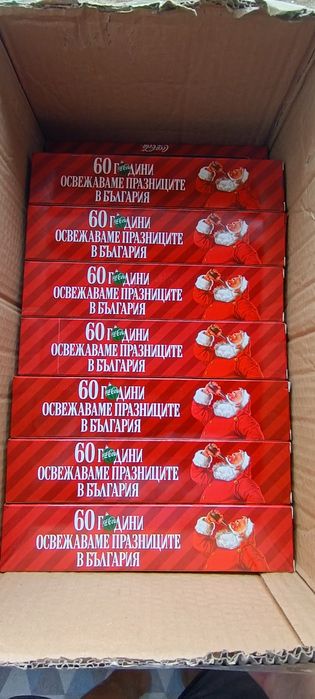 Продавам Нови коледни камиончета два модела на Кока Кола. Неразопаковани!
