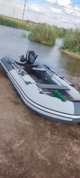Продам лодку с мотором