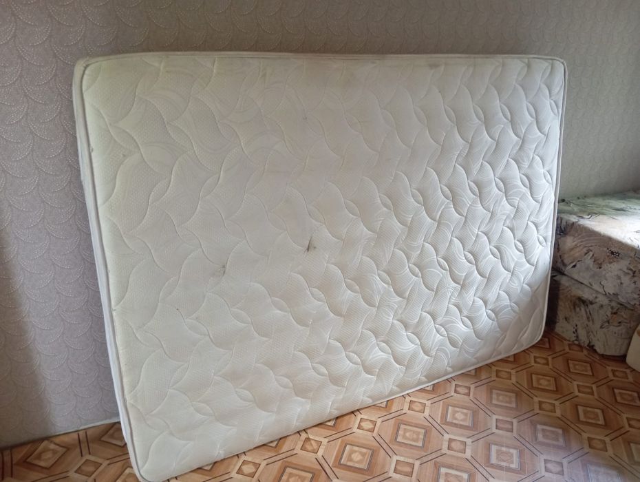 Продам кровать полуторку