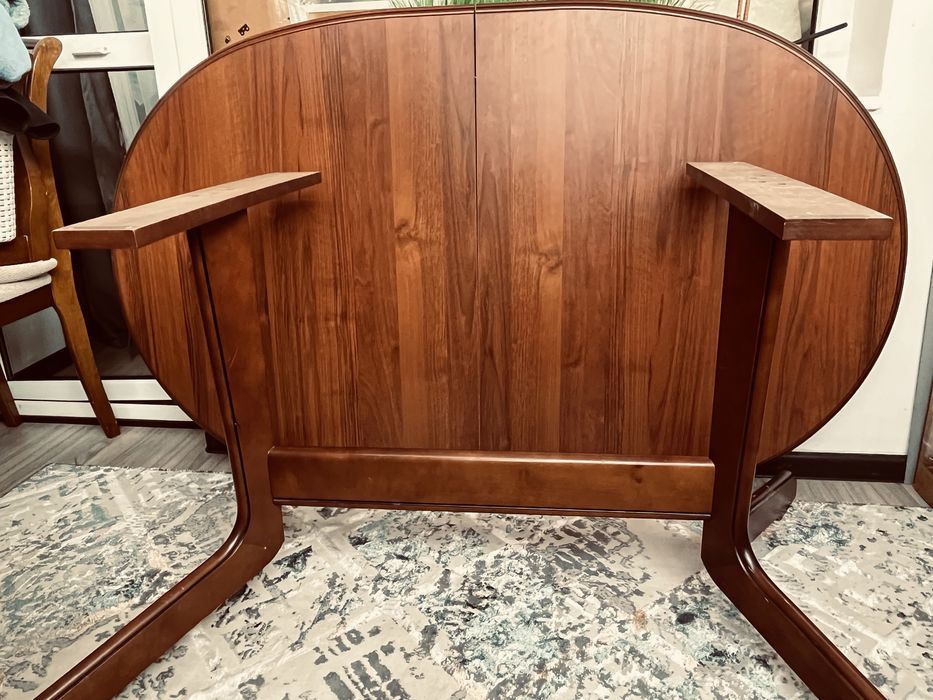 Продам деревянный стол