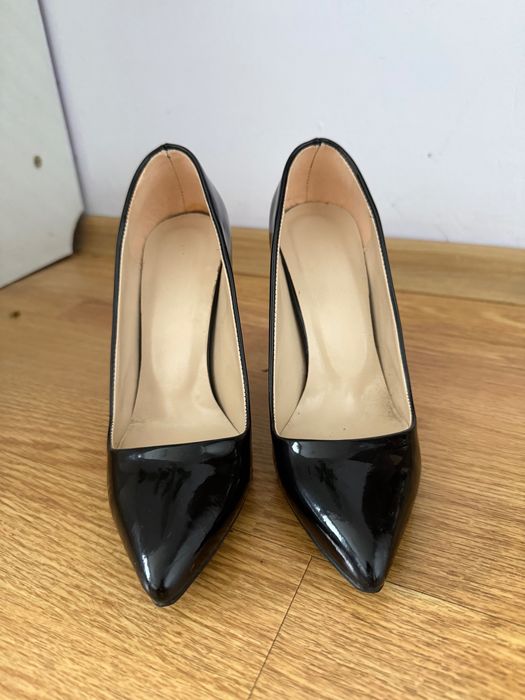 Обувки на ток, различни модели, черно и бежово