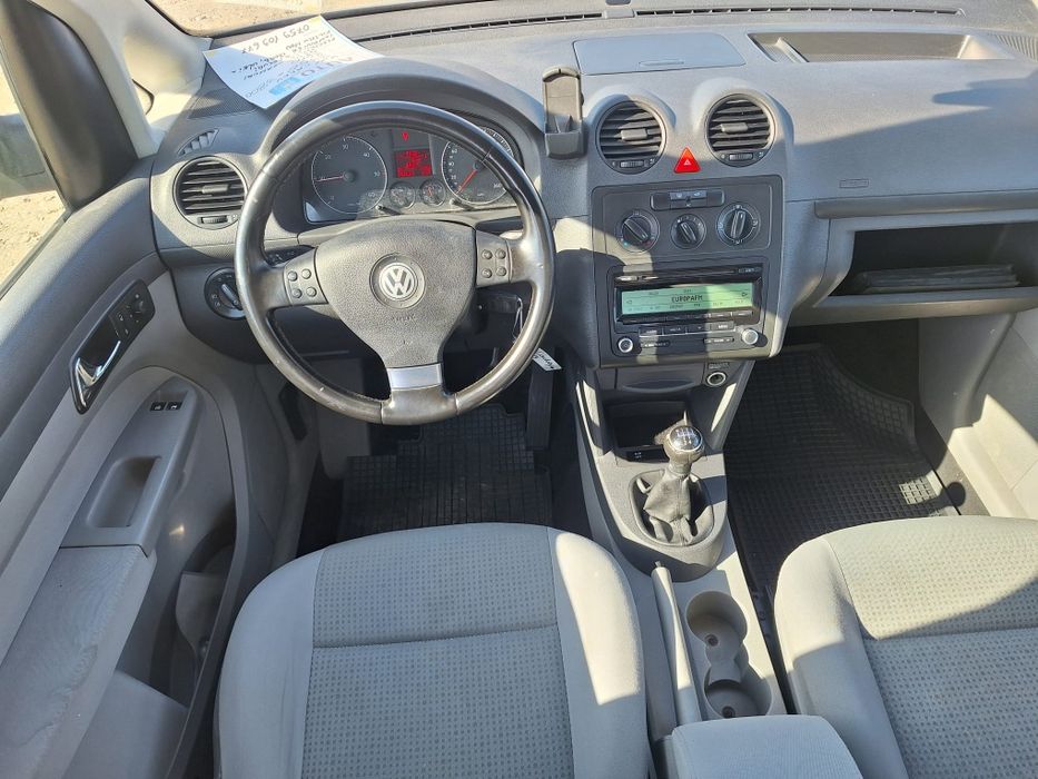 VW caddy 1,9 tdi 2010,5 locuri