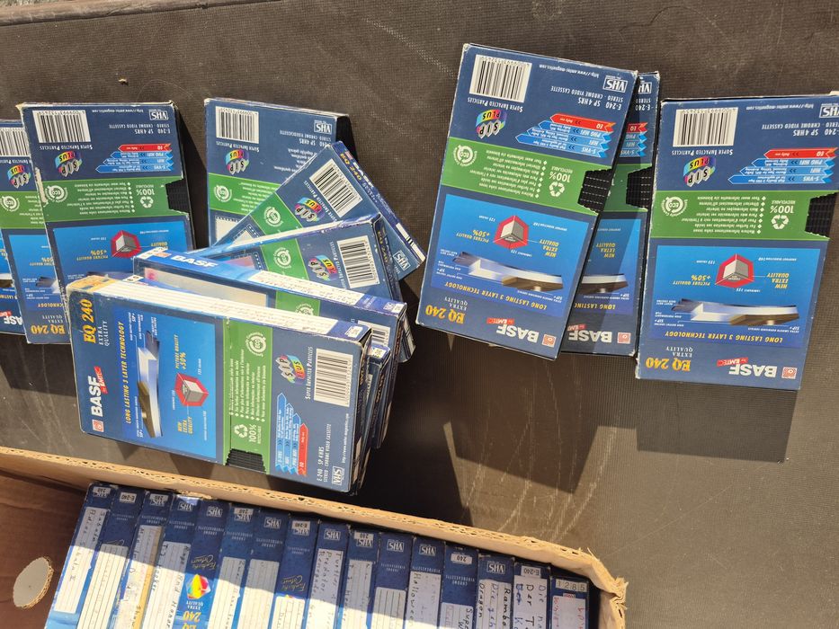 Vând Lot 30 casette video vhs marca basf model  de 240 minute colectie de filme