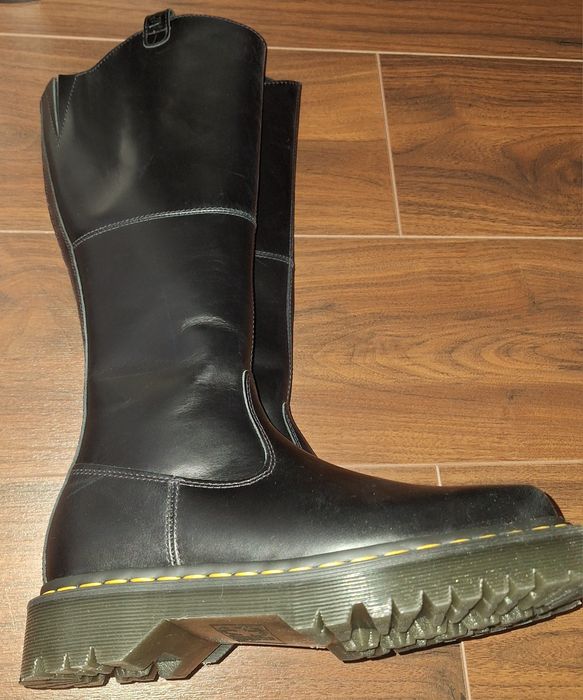 Cizme Dr. Martens noi