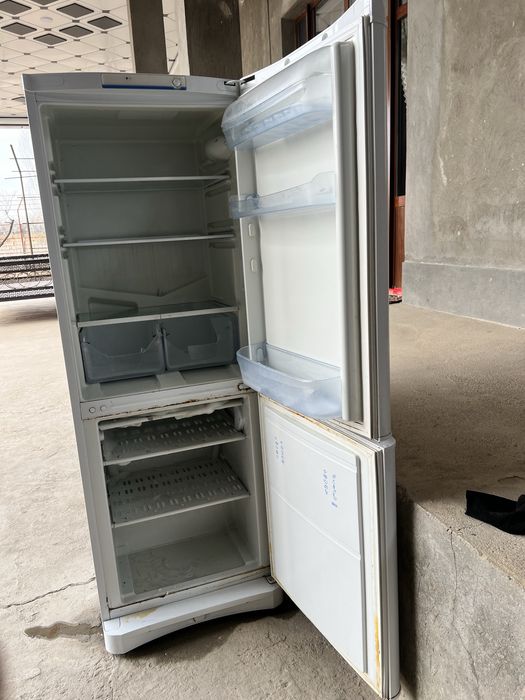 ХОЛОДИЛЬНИК Холодильник Indesit, рабочий, морозилка pasida srochno