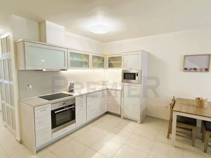 Дава се под наем Двустаен апартамент в Варна, Център - 75 кв.м за 797.64 € - Снимка #1